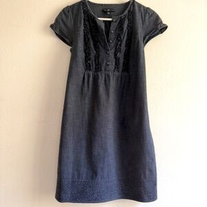 Gap Stylish Blue Denim Dress, cap sleeves & buttoned, ruffled bodice. Sz 0.